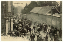 Etrépagny. Concours National de Pompes à Incendie et Festival de Musique. Défilé de Véhicules fleuris - Rue de la Gare.