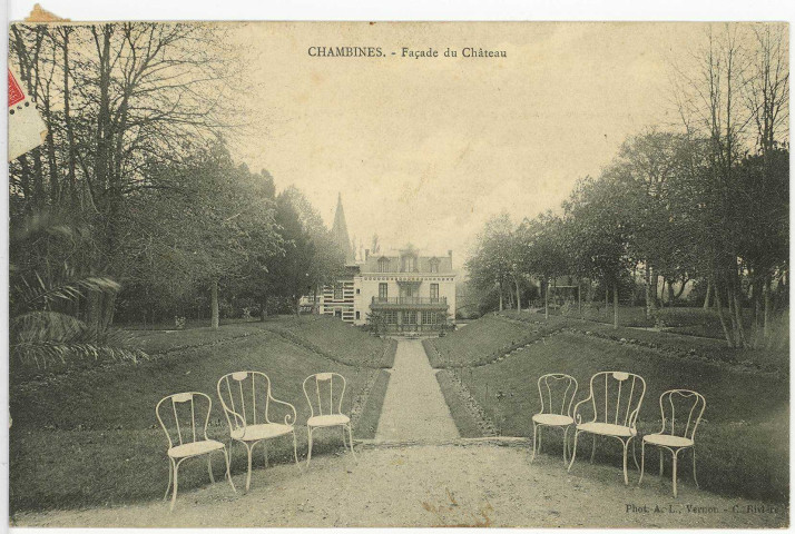 Hécourt. Chambines - Façade du Château.