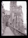 Balcon, pinacles et tours de la cathédrale Notre-Dame de Laon (Aisne).