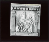 Bas-relief en pierre représentant le crucifiement de Saint-Pierre de l'église de Dampsmesnil (Eure).