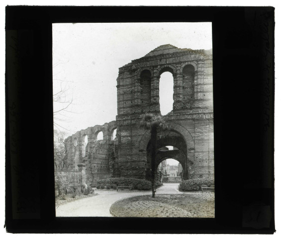 Amphithéâtre de Bordeaux (Gironde) dit Palais Galien.
