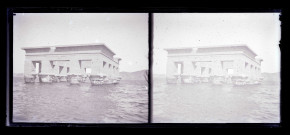 Temple d'Horus à Edfou (Égypte) inondé par la crue du Nil.