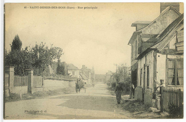 Saint-Didier-des-Bois. Rue principale.