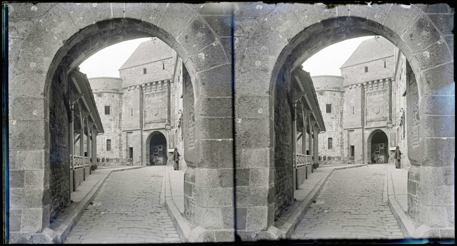 La « Porte du Roi » des remparts de l'enceinte du Mont-Saint-Michel (Manche).