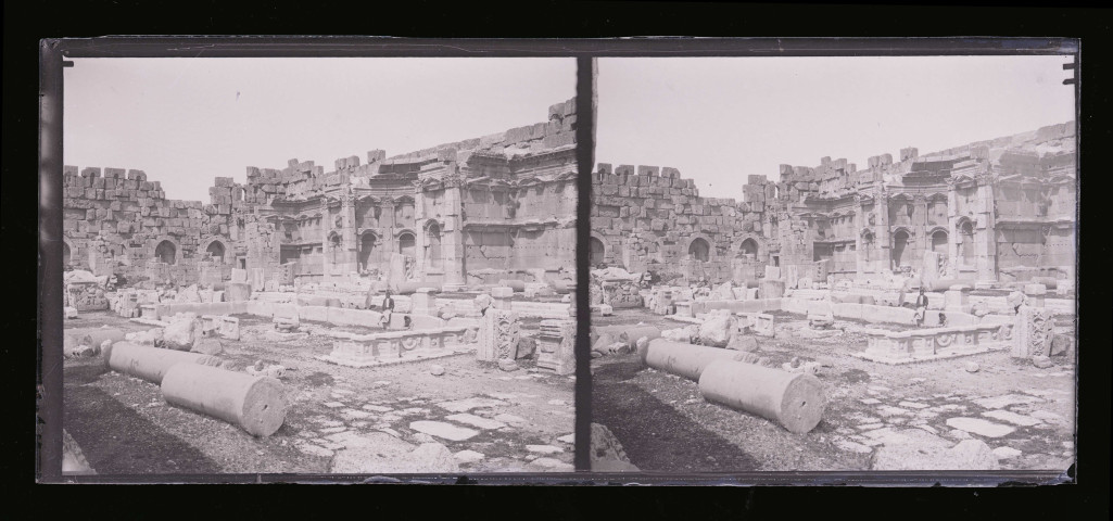 Ruines et vestiges d'un temple romain.