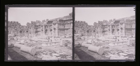 Ruines et vestiges d'un temple romain.