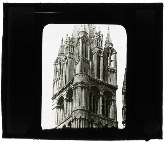 Église abbatiale Saint-Étienne de l'abbaye aux Hommes de Caen (Calvados), clocher sud.