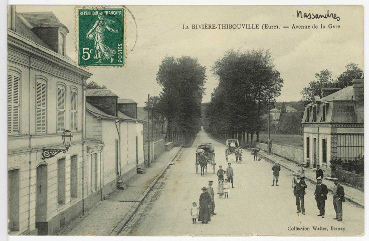 Fontaine-la-Soret. La Rivière Thibouville Avenue de la Gare.