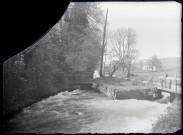 Système de vannes sur la rivière de Boos (Seine-Maritime).