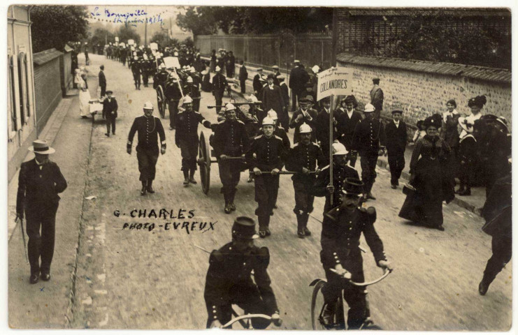 Bonneville-sur-Iton (la). La Bonneville 14 février 1914- Défilé Sapeurs Pompiers de Collandres.