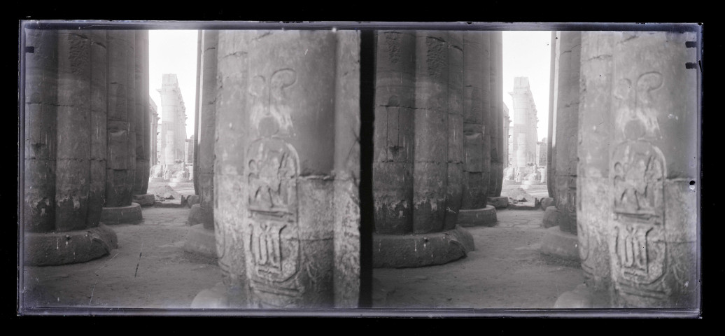 Colonnes du temple de Karnak (Égypte).