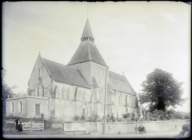 Église de campagne et son cimetière.