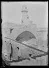 Minaret et arcades de la citadelle d'Alep (Syrie).