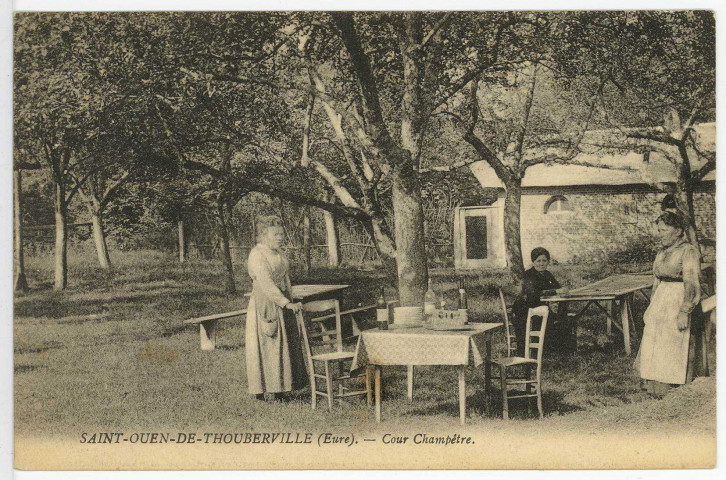 Saint-Ouen-de-Thouberville. Cour Champêtre.