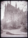 Jardin et abside de l'église Saint-Léonard de Fougères (Ille-et-Vilaine).