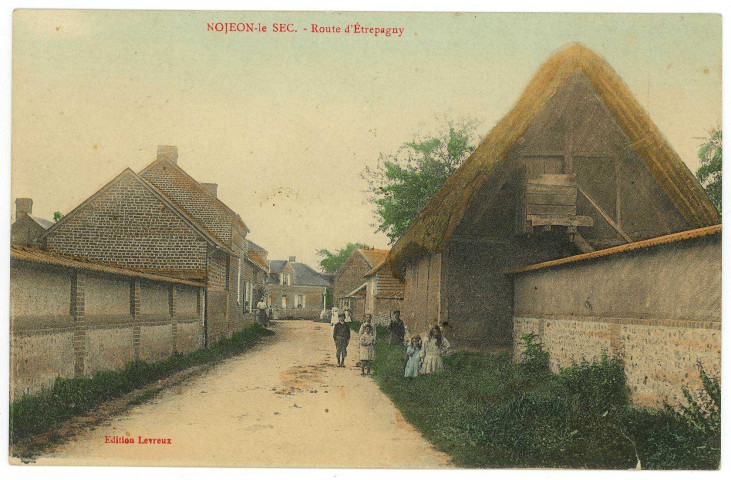 Nojeon-le-Sec. Route d'Etrepagny.