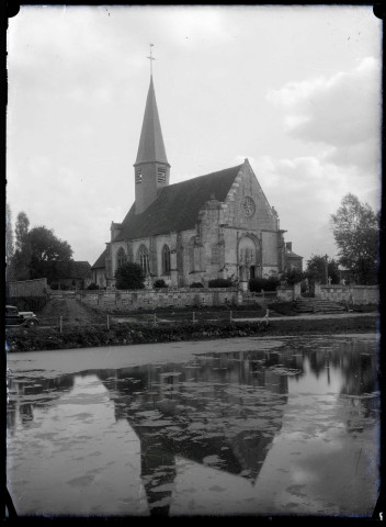 Vue d'ensemble de l'église de Cesseville (Eure).
