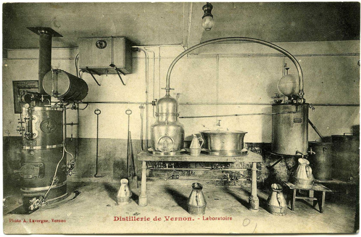 Vernon-Ville. Distillerie de Vernon. - Laboratoire.