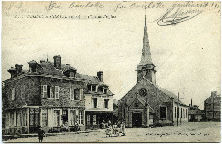 Boissey-le-Châtel. Place de l'Eglise.