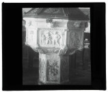 Église de La Croix-Saint-Leufroy (Eure), fonts baptismaux.