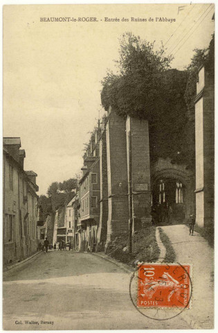 Beaumont-le-Roger. Entrée des Ruines de l'Abbaye.