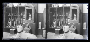 Salle et collections d'un musée égyptien.