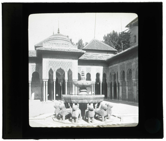 Palais de l'Alhambra à Grenade (Espagne), cour des lions.