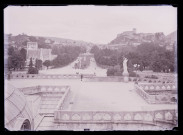 Terrasse de la basilique de Lourdes (Hautes-Pyrénées).