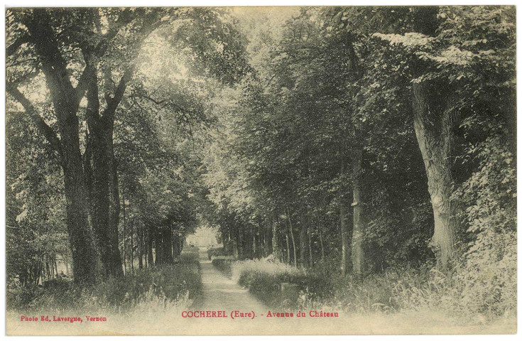 Houlbec. Avenue du Château.