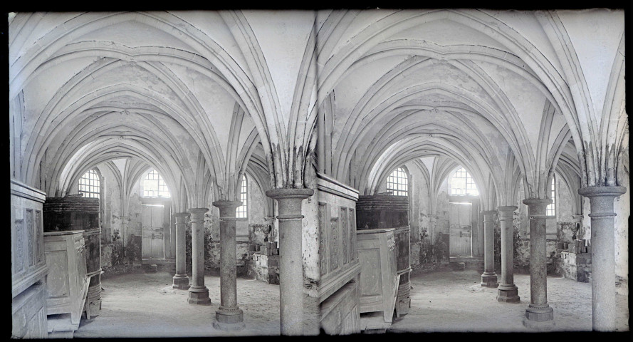 Vue intérieure de la salle capitulaire de l'abbaye d'Hambye à Percy (Manche).