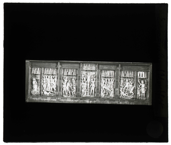 Église d'Écaquelon (Eure), retable en albâtre.