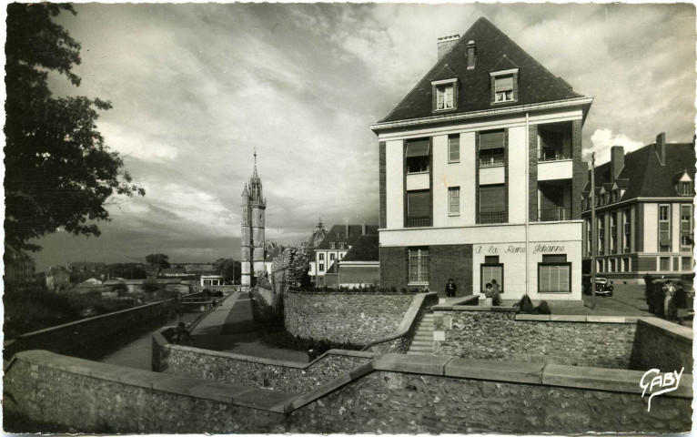 Evreux-Ville. Promenades des remparts et le Beffroi.