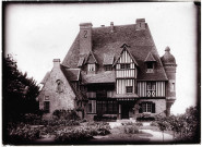 Vue d'ensemble du manoir « le Val fleuri » appartenant à M. Gallier.