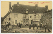Vesly. Ferme Gasse - Ancien Manoir du Taillis - Fenêtres sculptées du XVIe siècle.