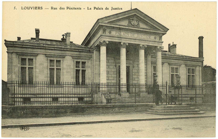 Louviers-Ville. Rue des Pénitents - Le Palais de Justice.