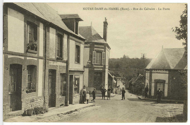 Notre-Dame-du-Hamel. Rue du Calvaire - La Poste.
