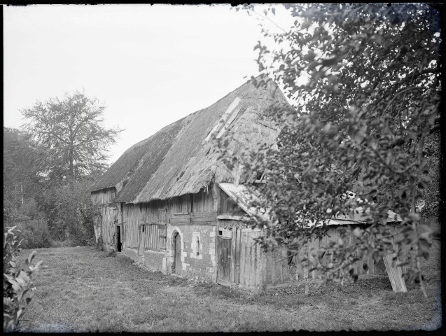 Grange de chaumière normande.