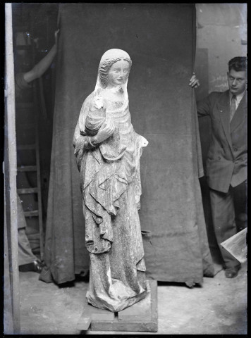 Statue de Vierge à l'enfant de l'église de Beauficel-en-Lyons (Eure).