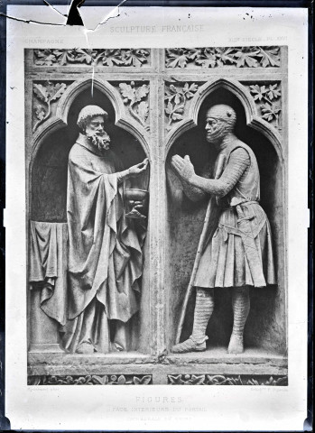 Statues de la face intérieure du portail de la cathédrale de Reims (Marne).