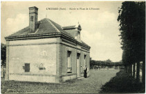 Hosmes (L'). Mairie et Place de L'Hosmes.