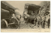 Bernay. Catastrophe de Bernay (10 septembre 1910)- Les Wagons démolis.