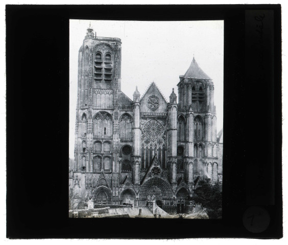 Cathédrale Saint-Étienne de Bourges (Cher), façade ouest.