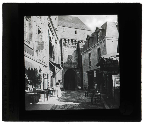 Le Mont-Saint-Michel (Manche), la porte du roi.