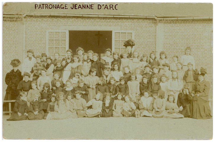 Louviers-Ville. Patronage Jeanne d'Arc vers 1907.