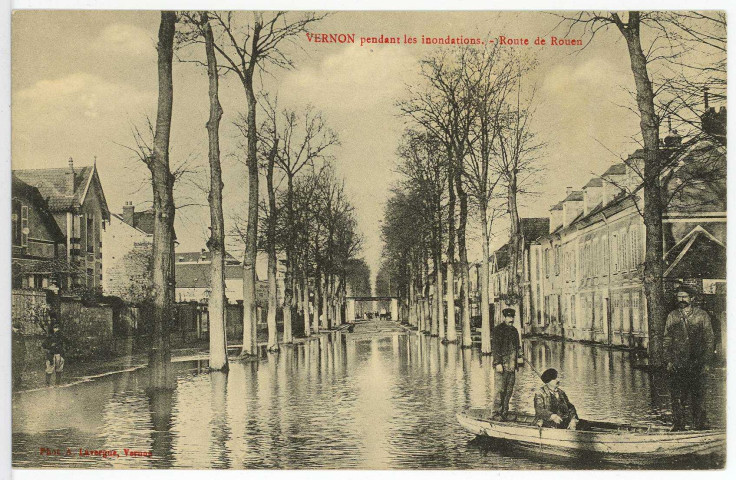 Vernon-Ville. Vernon pendant les inondations - Route de Rouen.