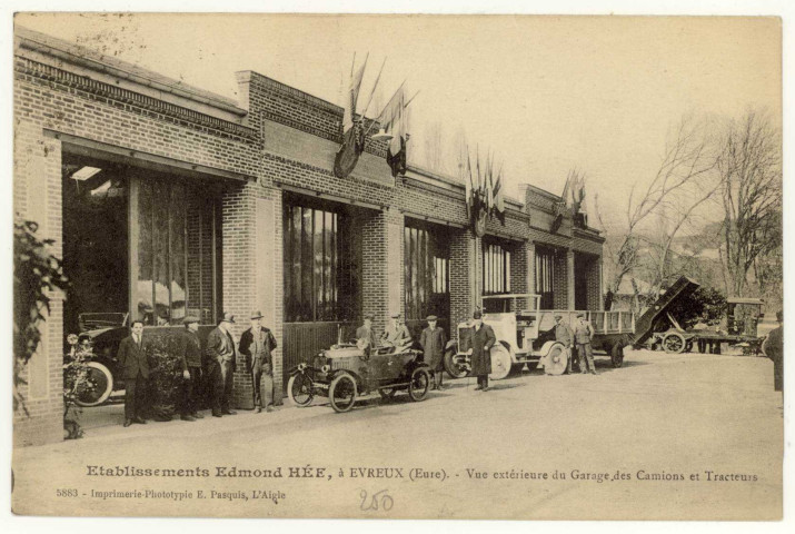 Evreux-Ville. Etablissements Edmond Hée, à Evreux-Vue Extérieure du Garage des Camions et Tracteurs.