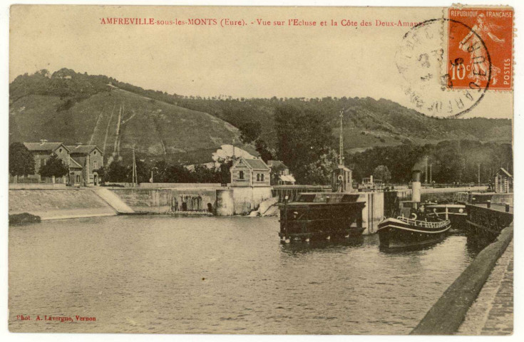 Amfreville-sous-les-Monts. Vue sur l'écluse et la côte des Deux-Amants.