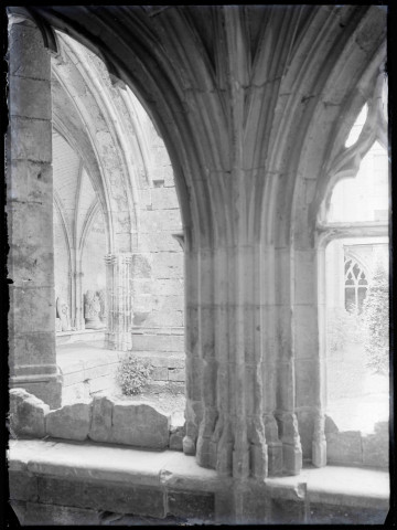 Ruines et vestiges de l'abbaye Notre-Dame de Fontenelle de Saint-Wandrille-Rançon (Seine-Maritime).