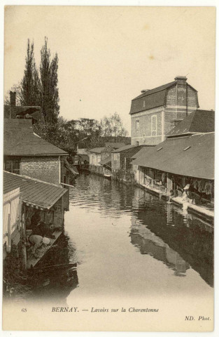 Bernay. Lavoirs sur la Charentonne.