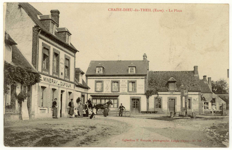Chaise-Dieu-du-Theil. La Place.